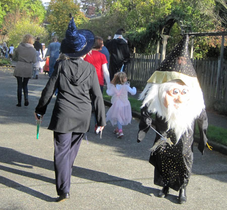 parade_of_costumes_2010