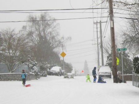 snow_1-18-12_sledders